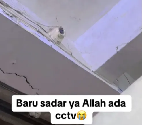 Heboh Wanita Syok Ada CCTV di Atas Toilet
