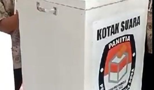 Panitia jebol kotak suara<br>