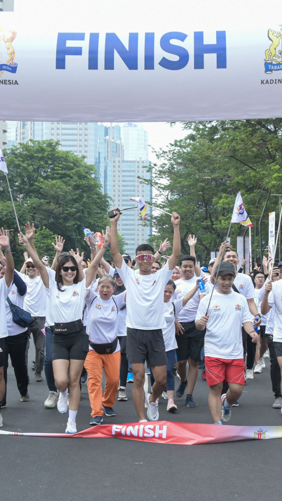 Kadin Gelar Fun Walk Untuk Peringati HUT Ke-55, Diikuti 5.000 Peserta ...