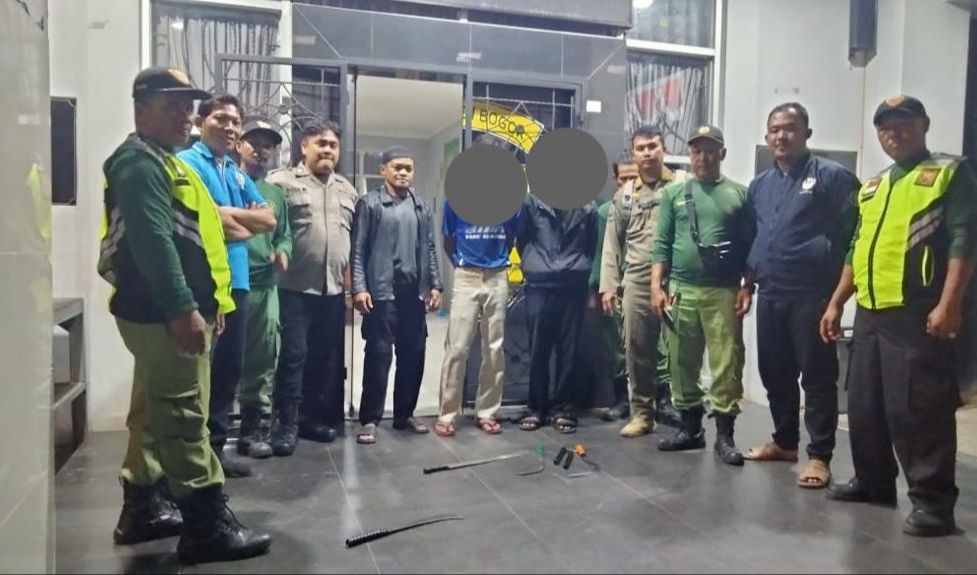 Saat ini, dua remaja ditahan di Mapolsek Parung.<br>
