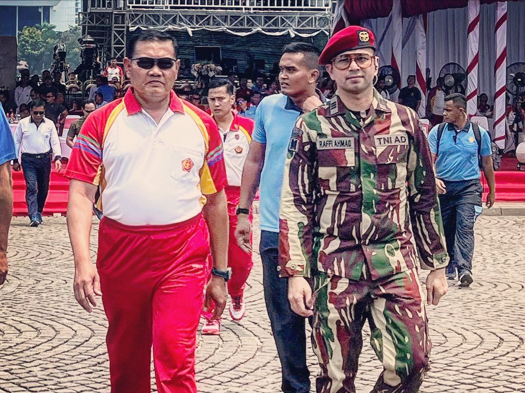 Berseragam Loreng dan Baret Merah, Potret Gagah Raffi Ahmad Pose Bareng Panglima TNI