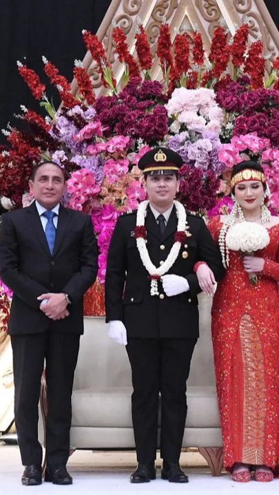 Momen Pensiunan Jenderal TNI Hadiri Resepsi Perwira Polri, Ayah Pengantin Pria Seangkatan di Akmil<br>