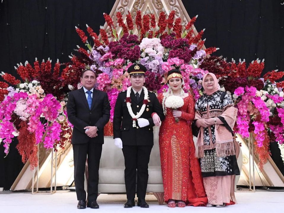 Momen Pensiunan Jenderal TNI Hadiri Resepsi Perwira Polri, Ayah Pengantin Pria Seangkatan di Akmil