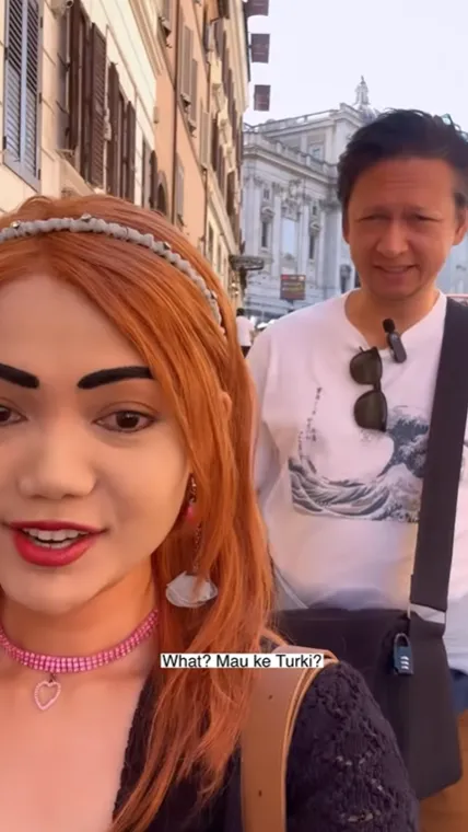 Bikin Malu Suami, Rina Nose Tampil Menor saat Jalan-jalan ke Roma Italia, Soimah sampai Komentar 'Wong Gendheng'