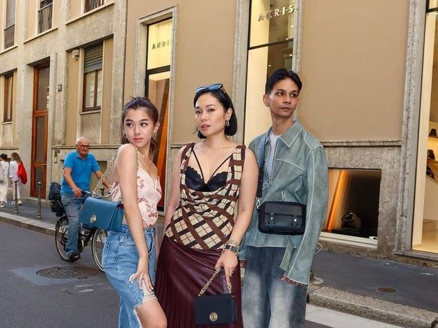 8 Foto Cantik Gabriella Ekaputri di Milan Fashion Week Spring Summer 2024