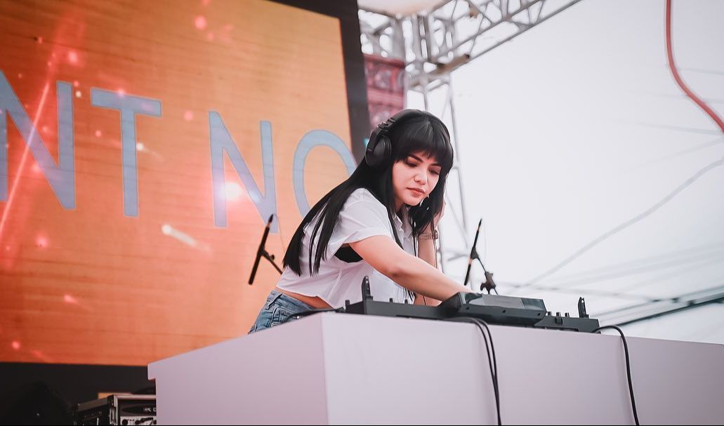<b>DJ Terkenal</b>