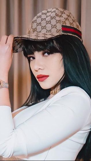 Wanita dengan Riasan Seram di Foto Banting Stir dari Biduan Kini DJ, Lagi Digosipin jadi Pelakor, Coba Tebak?