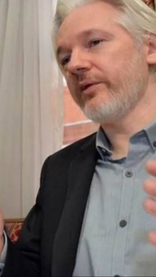 Tragedi Julian Assange, Kisah Hidup Sang Peretas