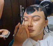 Awalnya Dibikin Heran dengan Riasan Rambut yang Aneh, tapi Hasil Akhirnya Secantik Ini