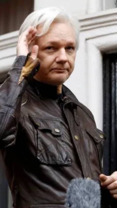 Tragedi Julian Assange, Kisah Hidup Sang Peretas