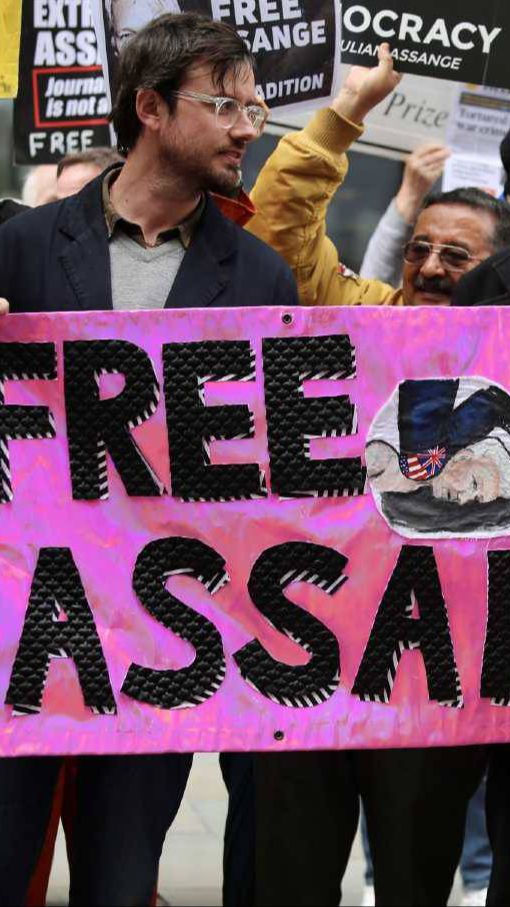 Tragedi Julian Assange, Kisah Hidup Sang Peretas
