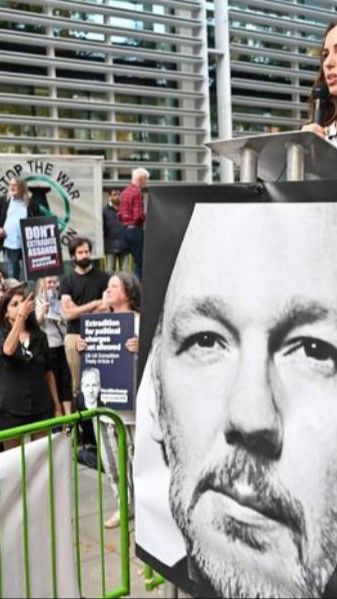 Tragedi Julian Assange, Kisah Hidup Sang Peretas