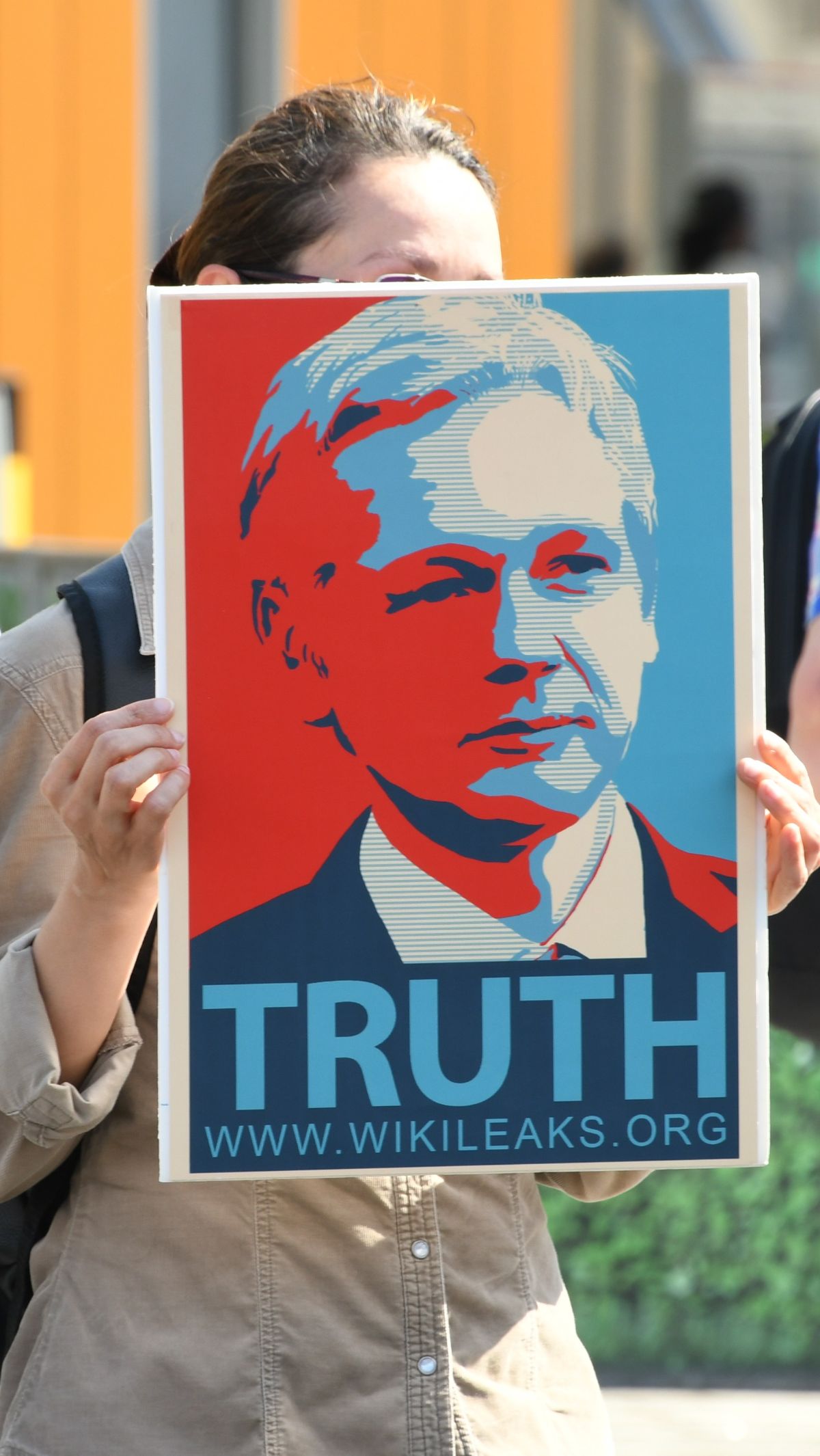 Tragedi Julian Assange, Pahlawan atau Pecundang?