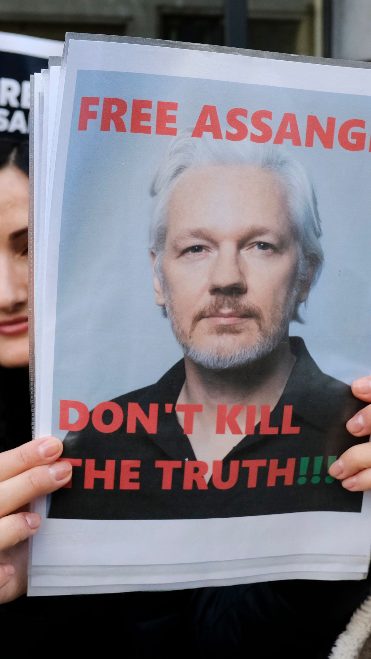 Tragedi Julian Assange, Kisah Hidup Sang Peretas