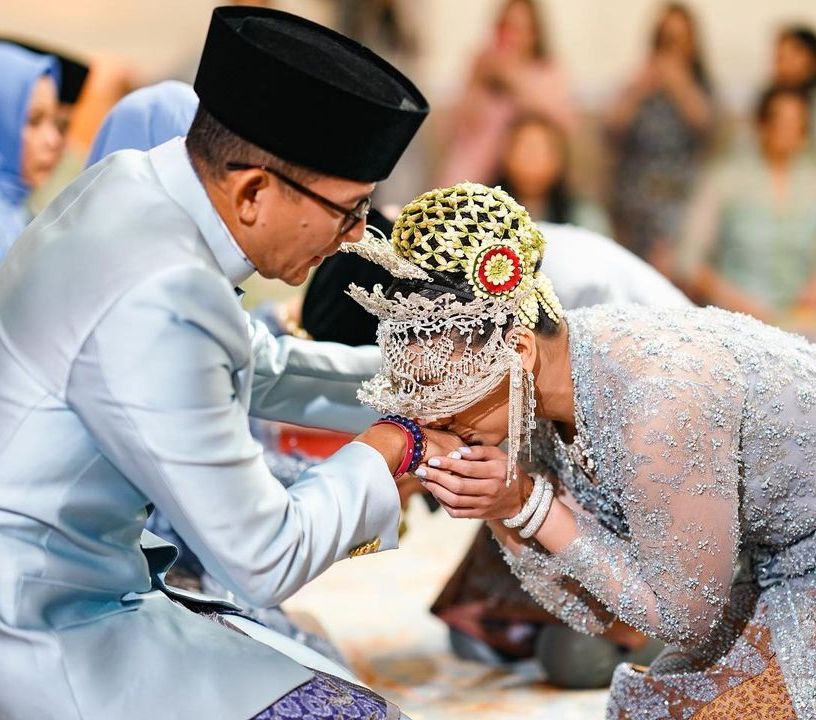 Pesona Putri Sandiaga Uno, Atheera Memakai Kebaya dan Siangko Khas Betawi