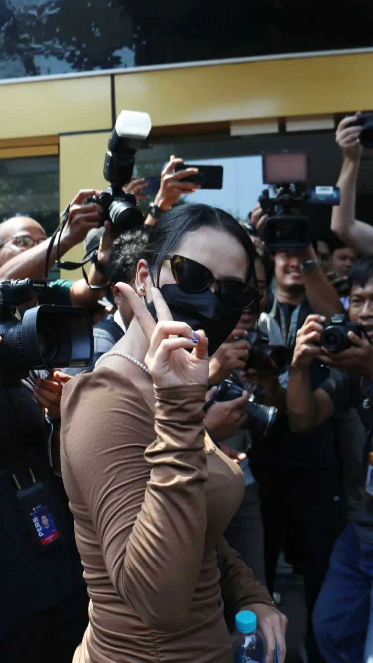 VIDEO: Siskaeee Penuhi Panggilan Polisi Kasus Produksi Film Dewasa Kelas  Bintang
