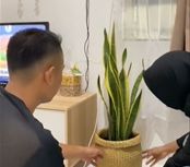 Sebelumnya Kelihatan Biasa, Inilah Hasil Makeover Ruang Tamu di Rumah Dinas yang Estetik Abis