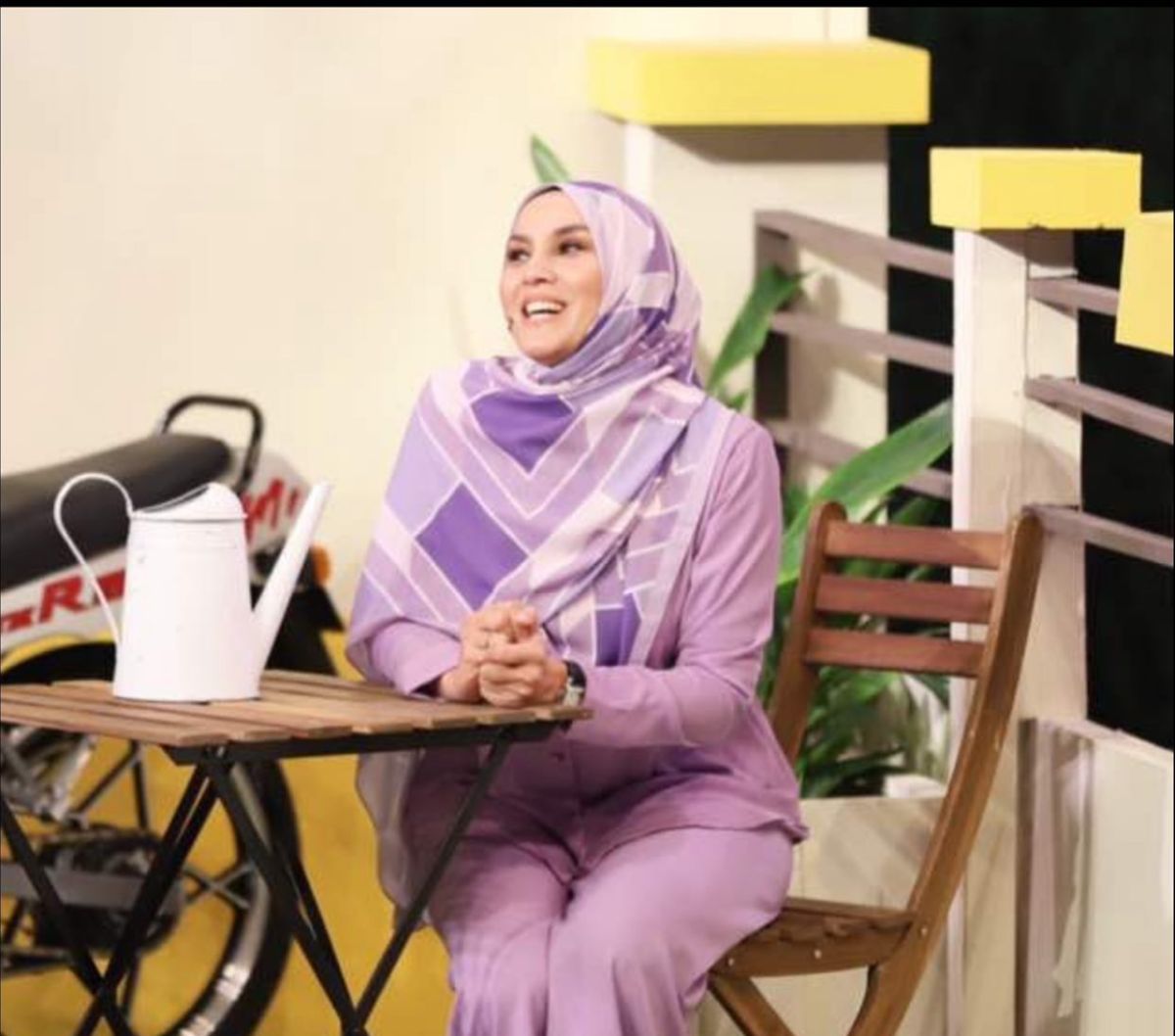 Potret Fiza Halim Penyanyi yang Dituding Selingkuh dengan Engku Emran, Akui Tak Saling Kenal!