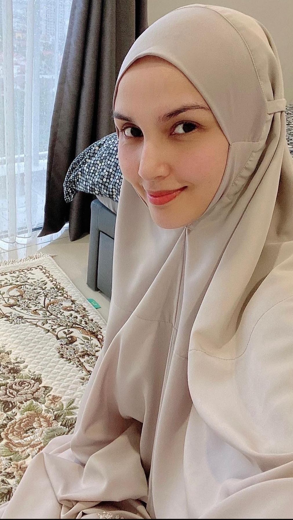 Potret Fiza Halim Penyanyi yang Dituding Selingkuh dengan Engku Emran, Akui Tak Saling Kenal!