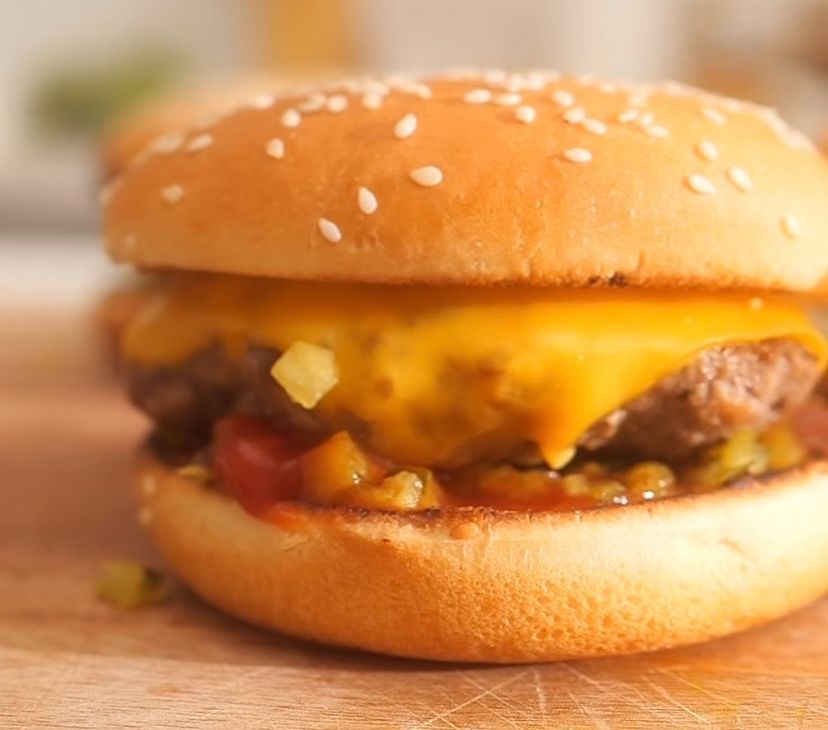 Bikin Cheese Burger Rendah Kalori Demi Tubuh bak Idol Kpop