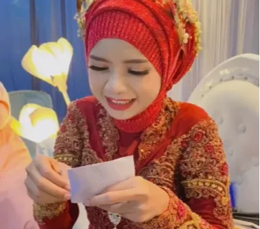 Momen Pengantin Buka Amplop, Isinya Zonk Bikin Ngakak