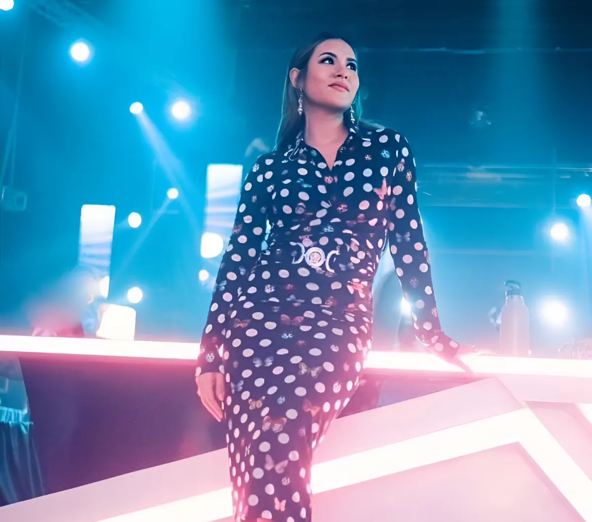 Gaya Raisa Andriana dengan Outfit Monokrom Berbeda, Boyish dan Feminin
