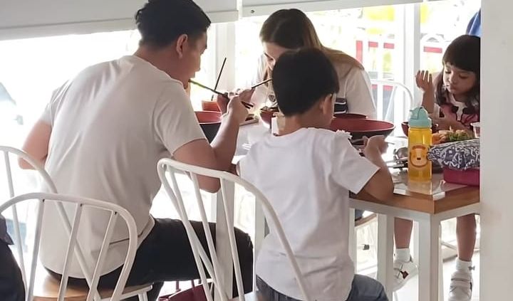 <b>Jan Ethes Pandai Makan Sendiri</b>