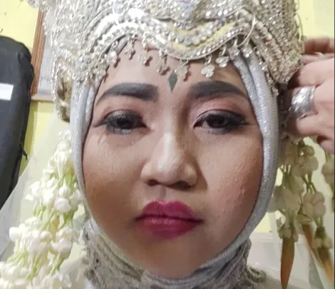 Viral Pengantin Bayar MUA Rp25 Juta, Hasil Riasannya Bikin Nangis: ‘Makeup Simpel Soft jadi Sofo Iki?’