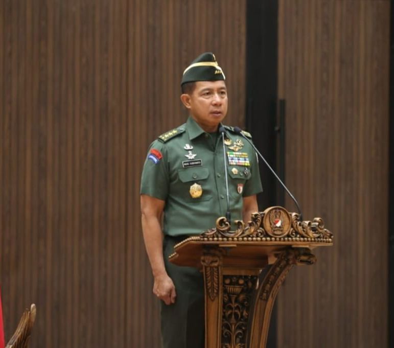 Wakasad Letjen TNI Agus Subiyanto menerima Laporan Korps Kenaikan Pangkat 10 orang Perwira Tinggi (Pati) TNI Angkatan Darat, di Markas Besar Angkatan Darat, Jakarta, Senin (25/9) kemarin.
