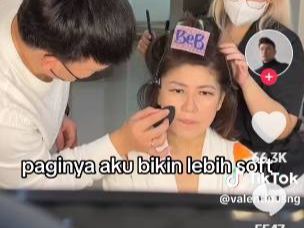 Potret Ibu Pengantin Usia 60 Tahun Disulap MUA Jadi Muda Lagi: Skill Tingkat Dewa, Hasilnya Bikin Takjub
