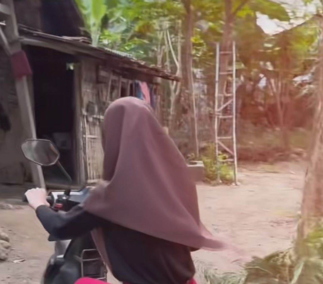 Sebelumnya Dikira Tempat Makanan Kambing, Perempuan Ini Berhasil Bangun Rumah Impiannya Berkat Kerja Keras Ngonten