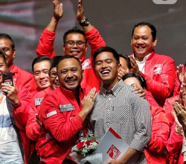 Mengungkap Makna Kemeja Kotak-Kotak Kaesang Pangarep saat Jadi Ketum PSI