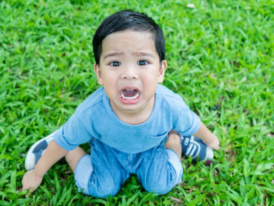 Ayah Bunda Tak Tahan Mendengar Anak Menangis? Coba Refleksi Diri