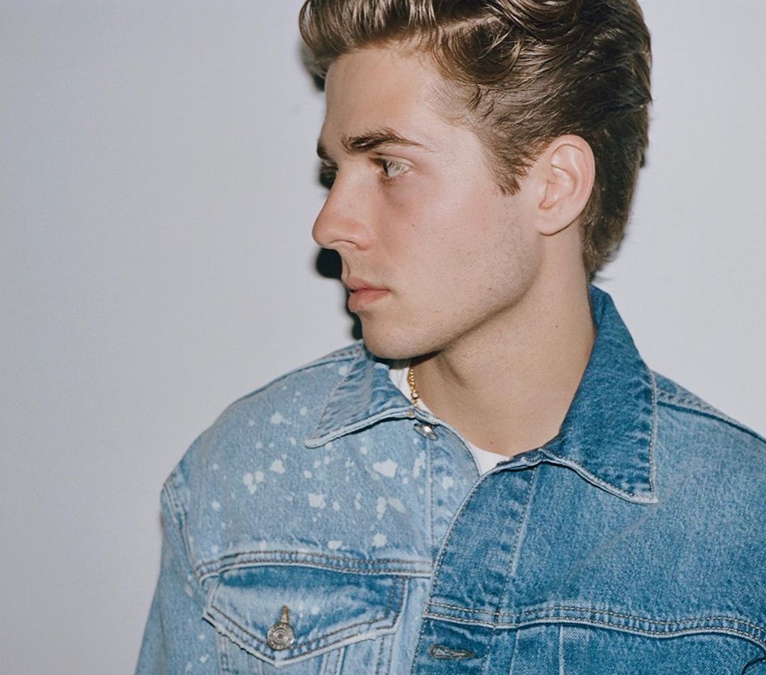 His Royal Highness Prince Achileas-Andreas perfectly blends classical European elegance and youthful spirit. His charming smile and princely manners make him a lovely figure. He captures the essence of modern-day royalty.<br>