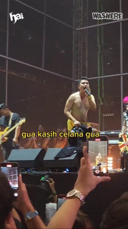 Detik-detik Aldi Taher Lempar Celana ke Penonton Saat Konser: Limited Edition