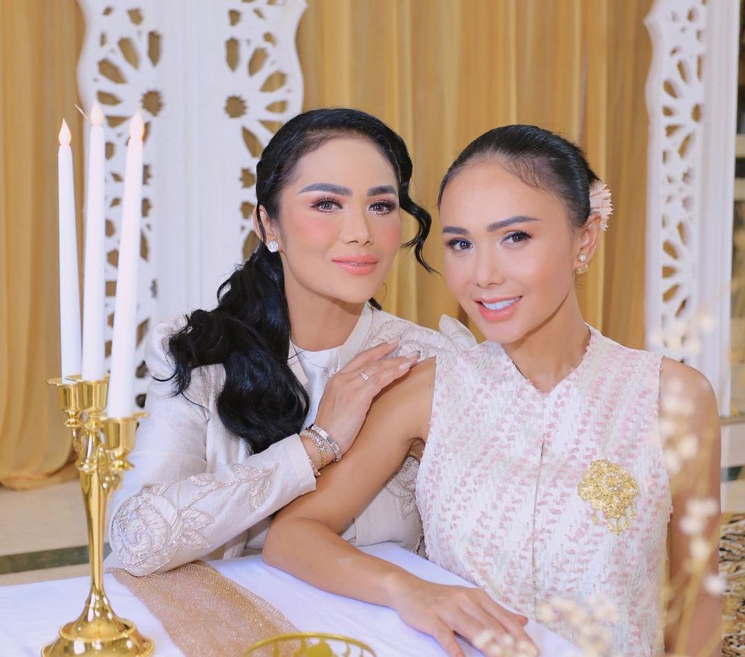 Intip Potret Yuni Shara Temani Putra Sulung Wisuda, Wajahnya Curi Atensi