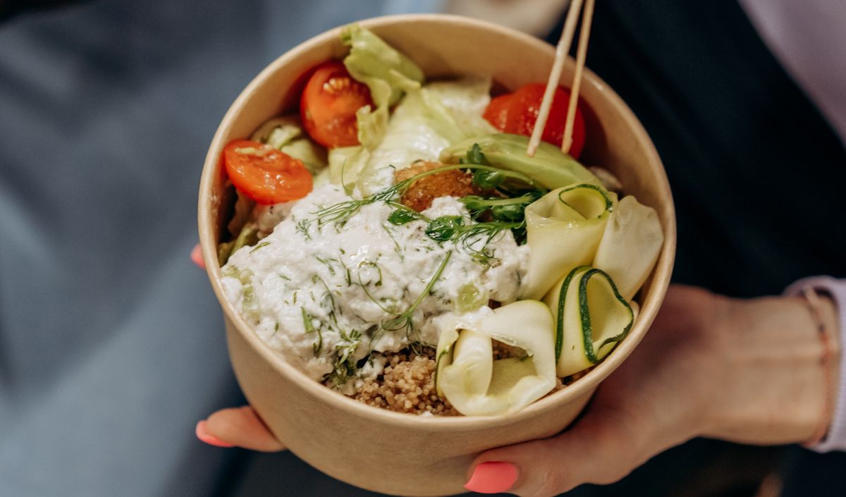 5. Konsumsi Makanan Bergizi<br>