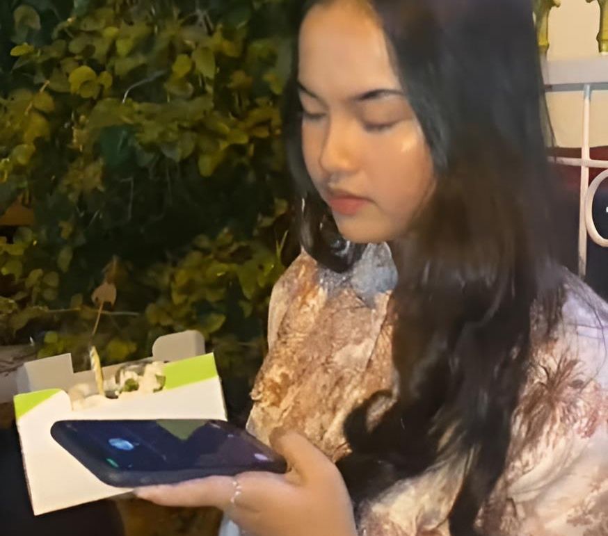 Nyesek Banget! Si Cewek Capek-capek Siapkan Kejutan Ultah buat Pacar, Kuenya Malah Dibuang