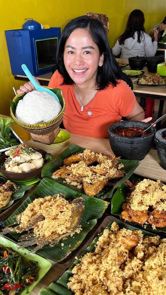 Sumber 'Pabrik Duit' Farida Nurhan, Food Vlogger yang Kini Viral Imbas Sebar Data Pribadi Codeblue!