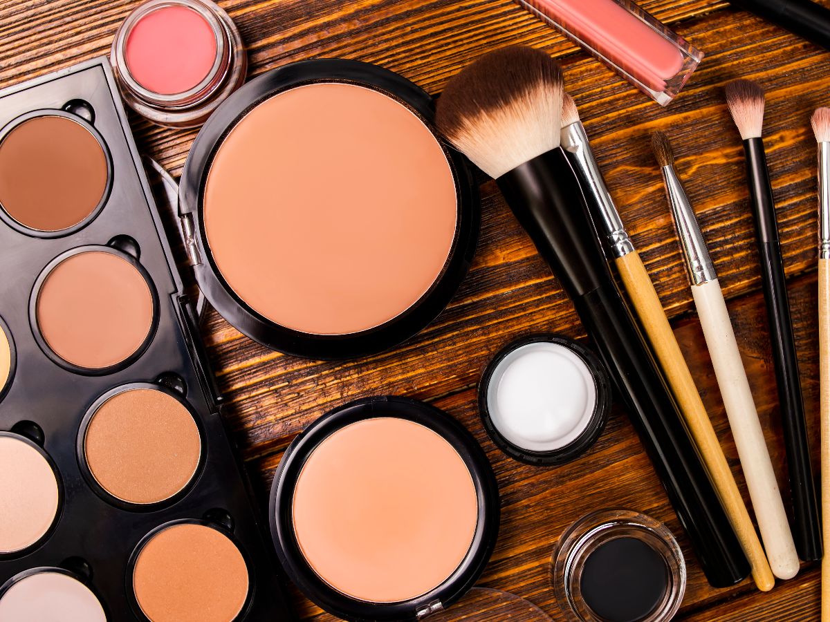 Siapkan Kuas dan Powder Contour