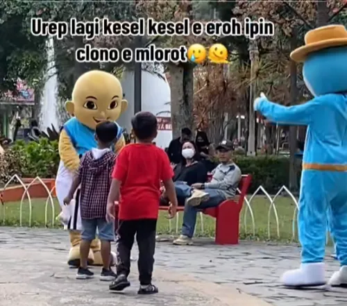 Perjuangan demi Sesuap Nasi, Badut Upin Ipin Tetap Ceria Sampai Celananya Melorot