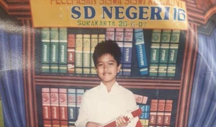 5. Duduk di Bangku SD