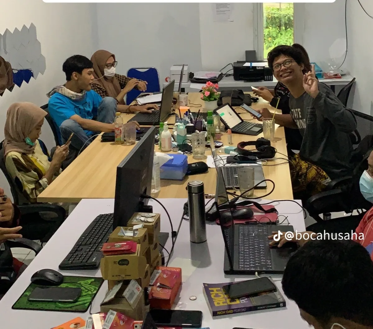 Awalnya Cuma Jualan Piscok di Pinggir Jalan, Laki-Laki Ini Berhasil Punya Rumah Rp 5 Miliar di Usia 23 Tahun