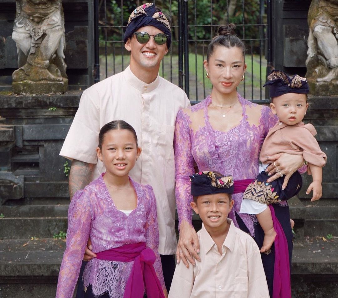 Kompaknya Keluarga Bachdim Traveling 3 Negara Bawa Anak Tanpa Nanny