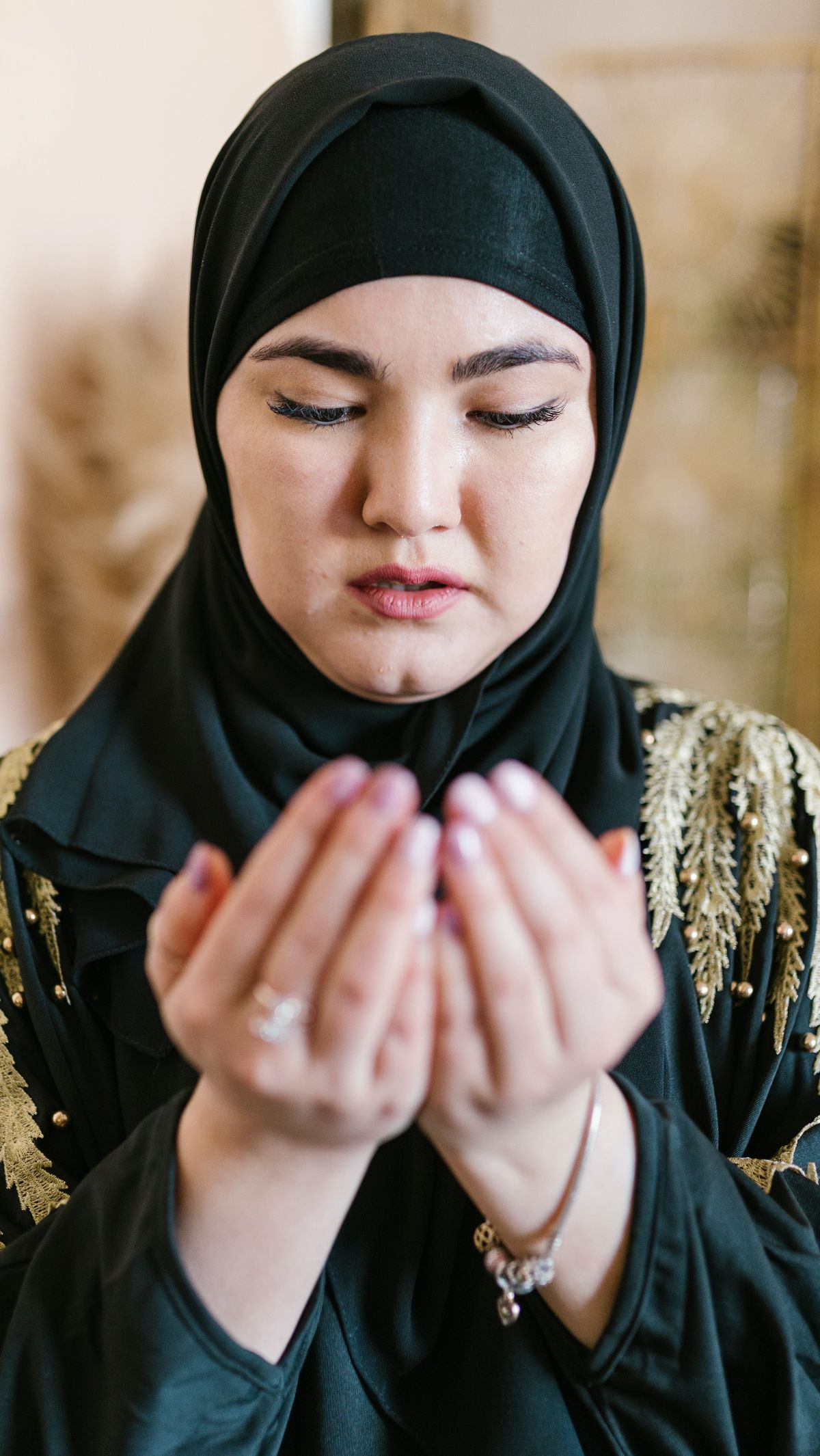 Bacaan dan Arti Doa Agar Orangtua Diberi Ampunan Allah SWT serta Panjang Umur