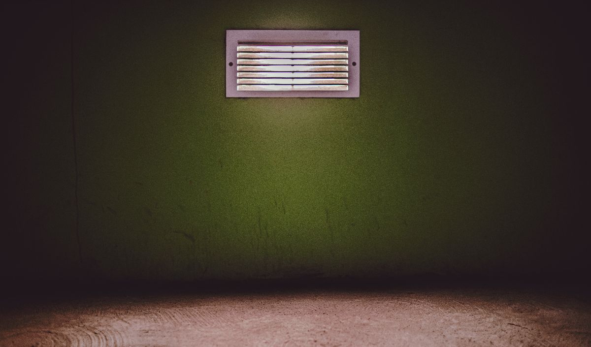 <b>3. Tutup ventilasi rumah ketika polusi sedang tinggi</b>
