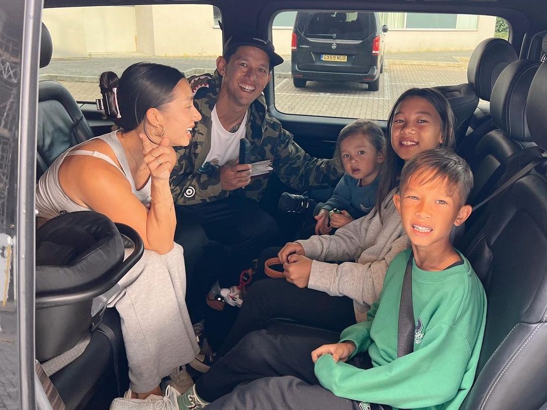 Kompaknya Keluarga Bachdim Traveling 3 Negara Bawa Anak Tanpa Nanny