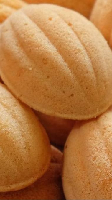 9. Kue Kolombengi dan Wapili: Kue Tradisional dalam Usungan Tolangan