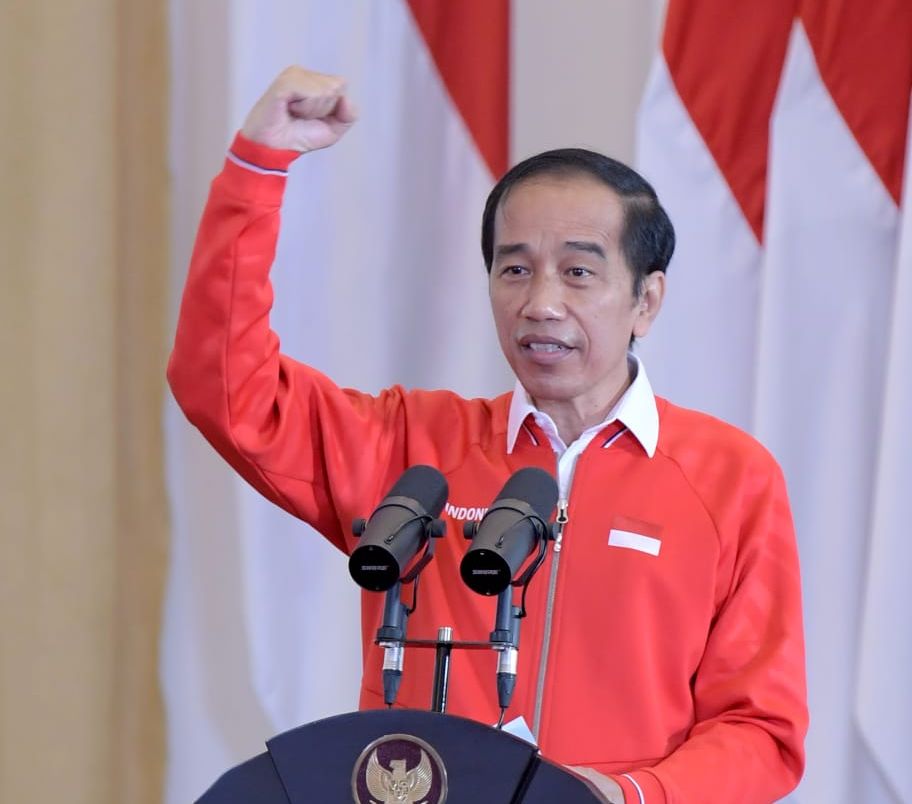FOTO: Aksi Keluarga Jokowi di Atas Podium Partai Politik