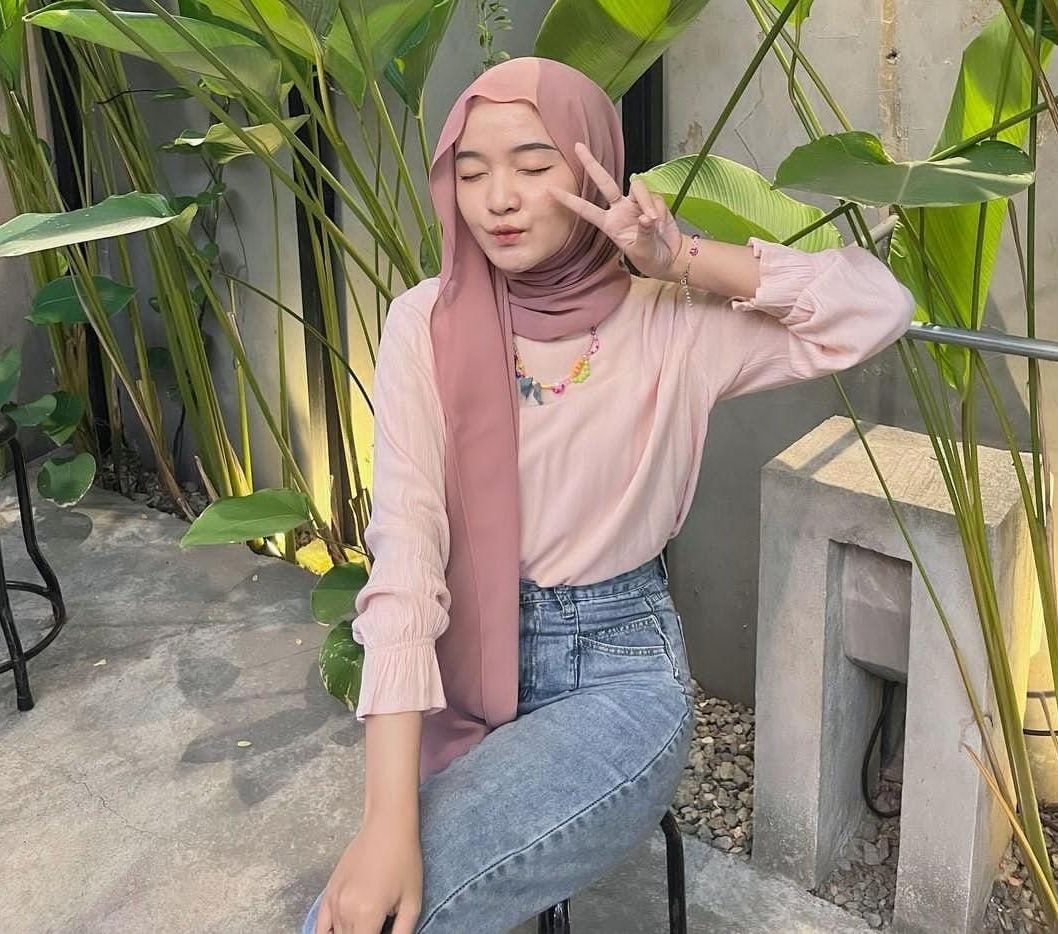 Dimas Ahmad Unggah Foto Bareng dengan Dania Aulia Wanita yang Viralkan Waktu Jualan Bakso Jadi Sorotan, Netizen 'Cocok'